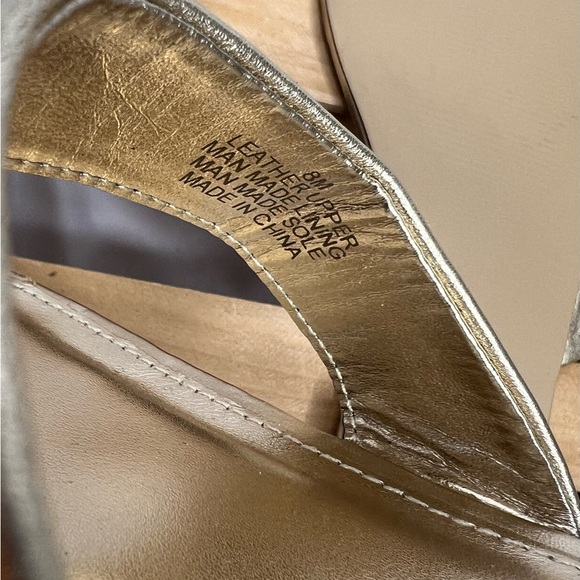 NWOT Lilly Pulitzer Callie Gold Metallic Sandals with Crystal Toe Strap - Picture 7 of 10